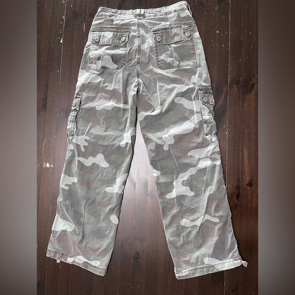 American Eagle Camo Cargo Pants - Picture 3 of 3